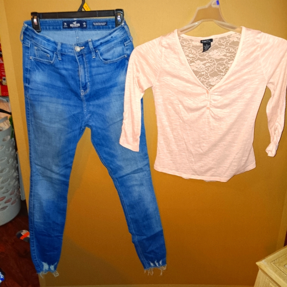Hollister jeans and rue 21 top